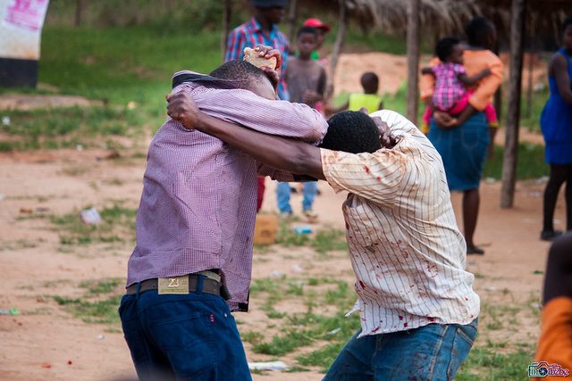 Picture of a zondai smashing a rock into the other guy's head.